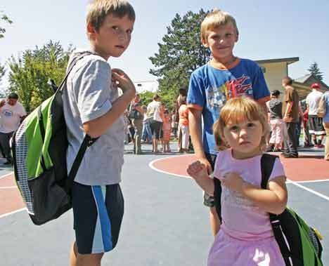 The Kiwanis Club of Kent and Communities in Schools of Kent teamed up with the Kent Parks and Recreation to have a “Backpack and School Supplies” giveaway for elementary students in the Kent School District. 