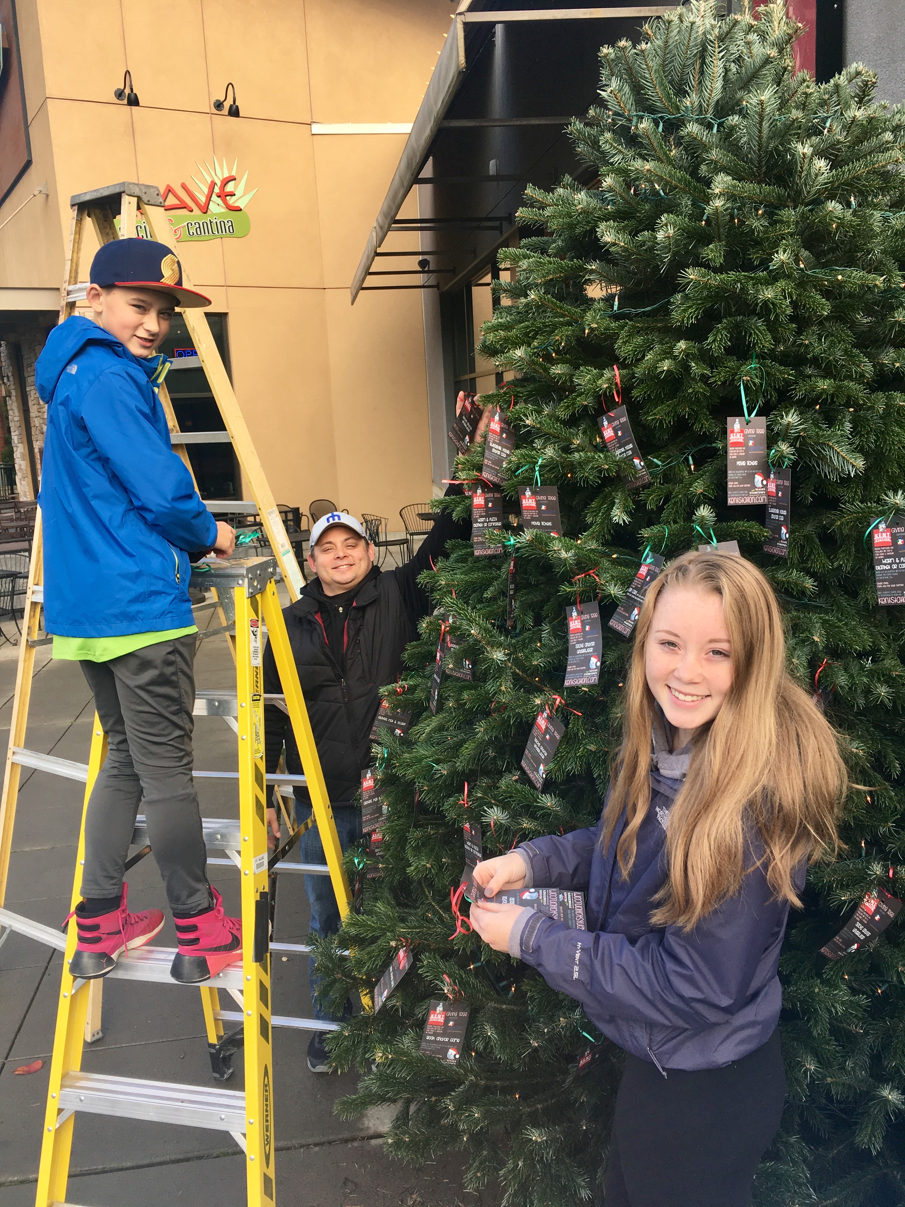 giving-tree-helpers-2016