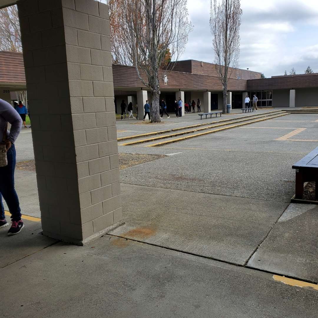 students in mask outside at school.